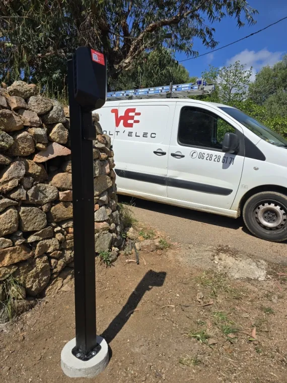 Installation d'une borne de recharge électrique à Sainte-Lucie de Porto-Vecchio, Porto-Vecchio, Volt'Elec